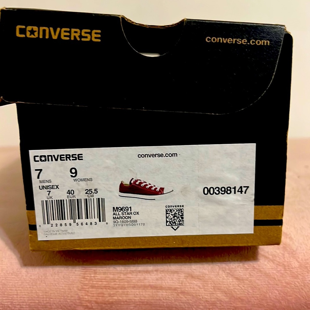 Women’s burgandy converse. Used